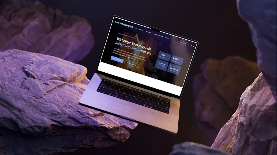 Website von Hopbach Gravier- und Signiertechnik auf einem Laptop