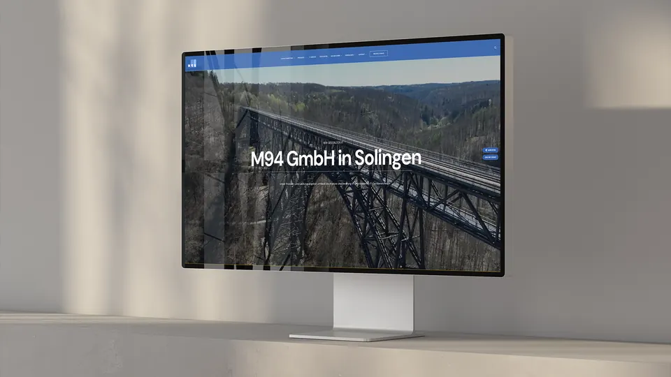 Neue Website der M94 GmbH auf einem Monitor