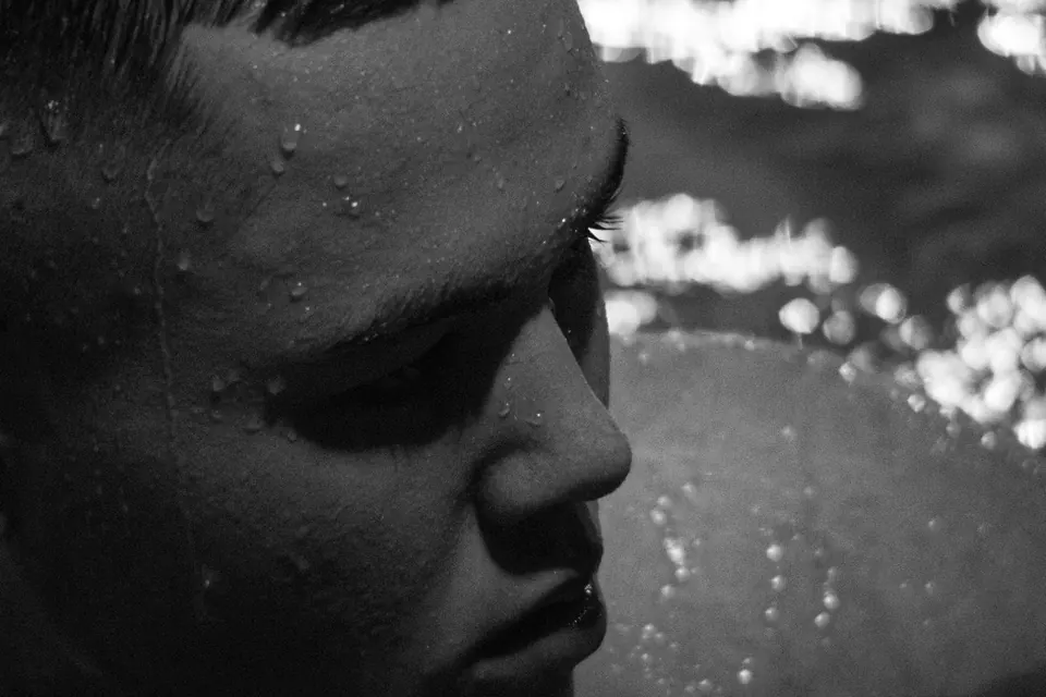 Wasserballspiel in der Schwimmhalle – Fotografie Nikreative